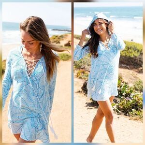 NWOT Charlie Holiday Coco Beach Hooded Cover Up Size 8